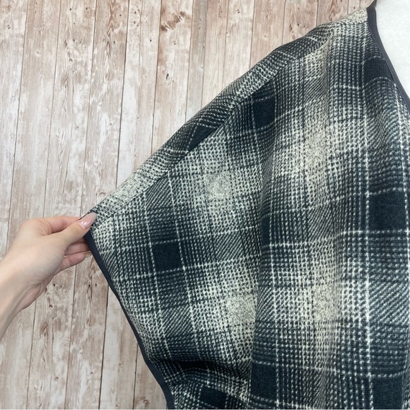 The North Face Crescent Plaid Poncho Size XL Women - Picture 5 of 14